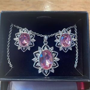 Necklace and earring set new